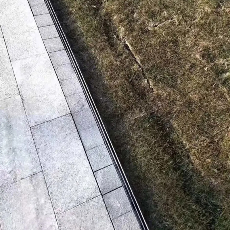 Anti-slip at wear-resistant linear drainage channel